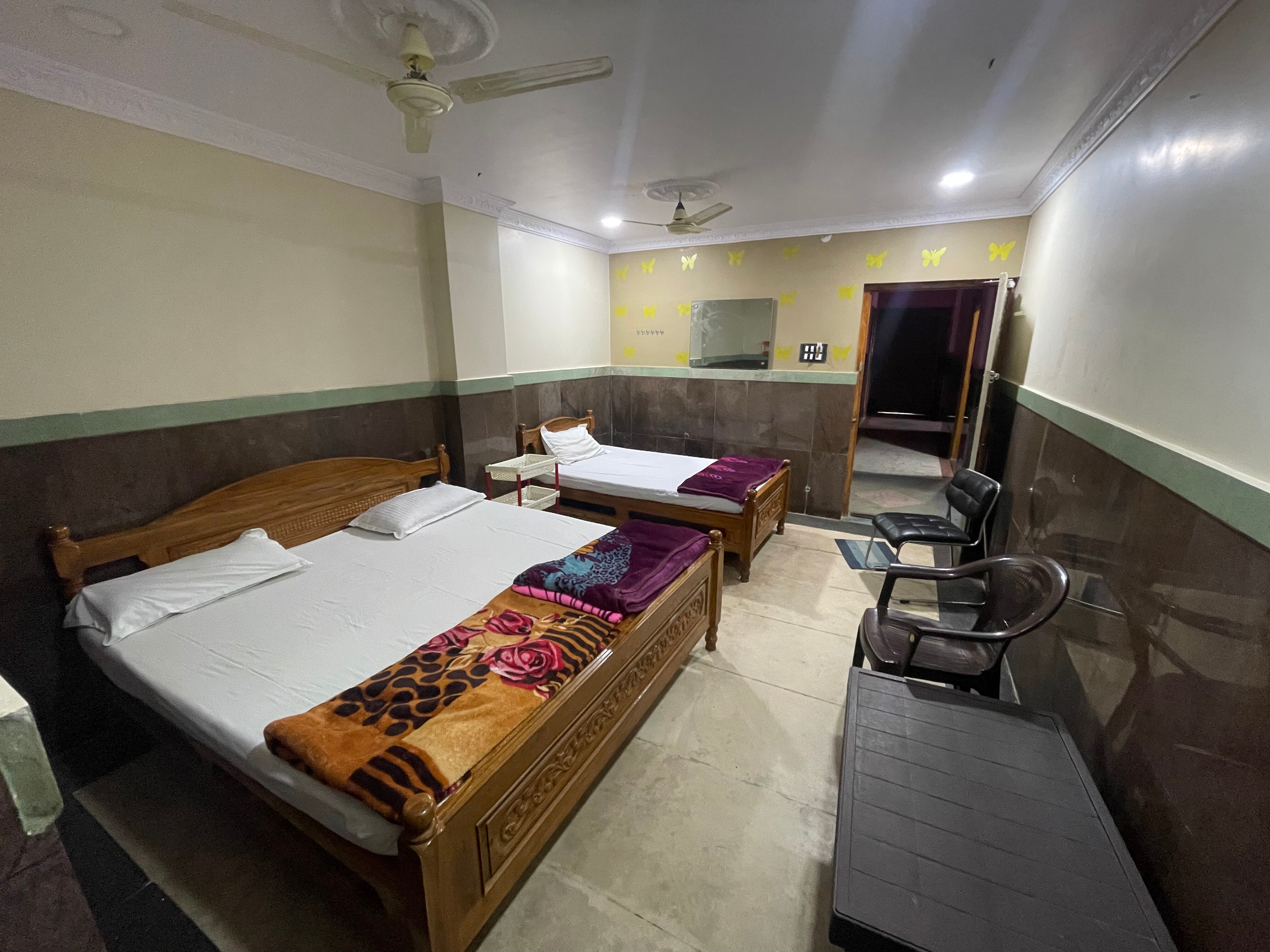 HOTEL SRIYA LODGE - Tap to explore photos
