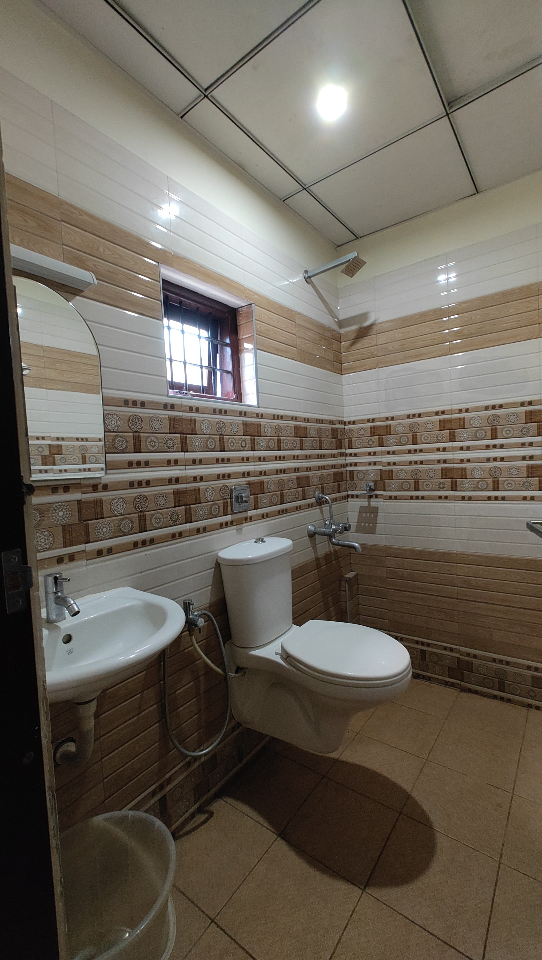 Masterkey Deluxe Rooms - Tap to explore photos