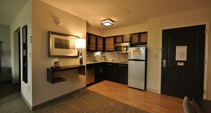 Staybridge Suites Syracuse Liverpool Room Type - 1 Queen Studio Suite