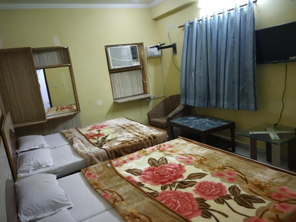 Dharm Yatri Niwas - Tap to explore photos