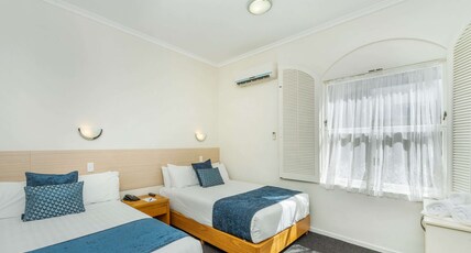 Ramada by Wyndham Hamilton City Center Room Type - 1 King Bed and 2 King Single Beds, Family Room, Non-Smoking