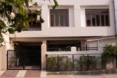 Vaayu Lux 3Bhk Apartment Near Temple & Caretaker all ac and families /couples