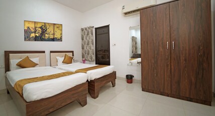 Hotel Decent Inn Room Type - Super Deluxe AC Room