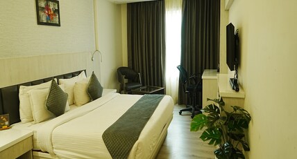 Hotel Radiance Room Type - Deluxe King or Twin Bed Room with Work Desk