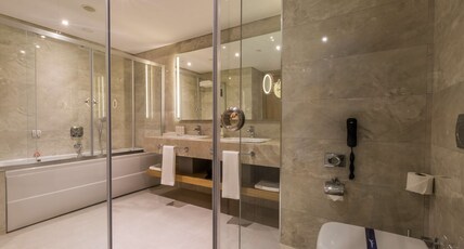 Radisson Blu Hotel Trabzon Room Type - Suite - Panoramic Views amp; Balcony