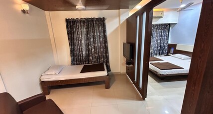 Hotel Rajshree Room Type - Suite AC (3 Bed)