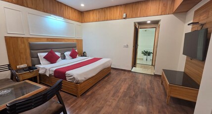 Hotel Naaz Room Type - Deluxe Room