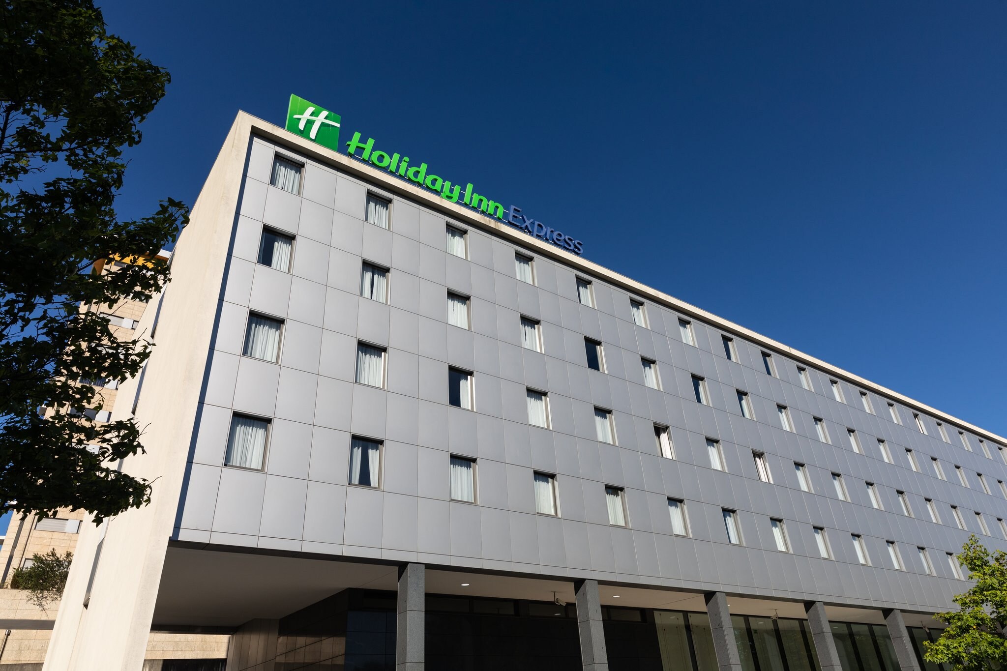 Holiday Inn Express PORTO - EXPONOR - Tap to explore photos