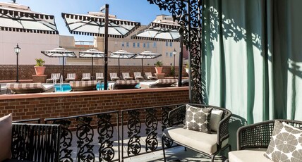 Mills House Charleston, Curio Collection by Hilton Room Type - 2 QUEENS CABANA W POOL VW