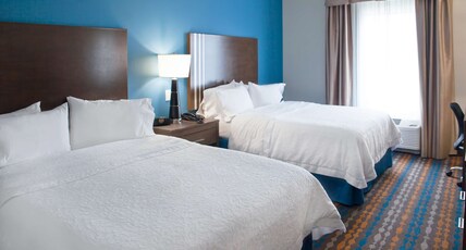 Hampton Inn by Hilton Kenedy Room Type - 2 QNS MICROWV FRIDGE NS