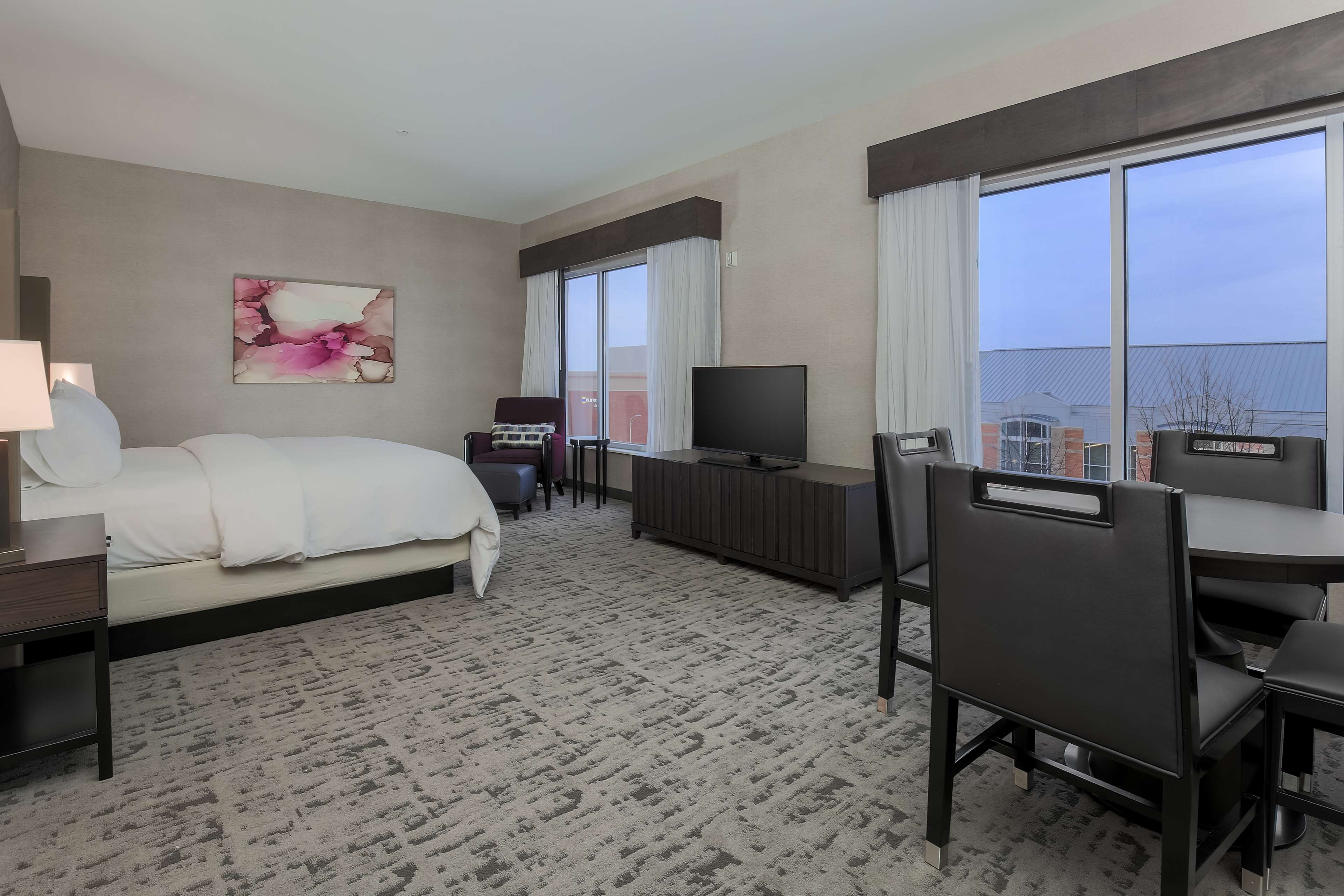DoubleTree by Hilton Evansville - Tap to explore photos