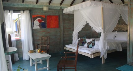 Rock Bite Beachfront Resort Room Type - Luxury Wooden Cottage