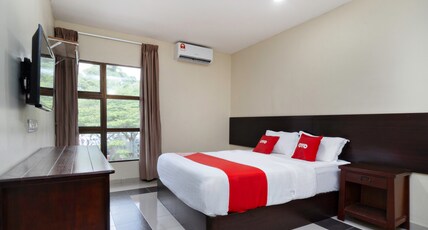 OYO 89960 Manjung Inn Hotel Room Type - Deluxe Double