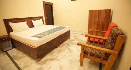 Hotel Poorvi Inn Room Type - Deluxe Room