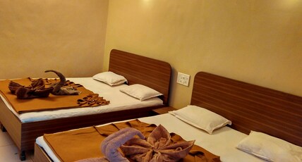 Hotel Premdeep Room Type - Deluxe AC Family Room (4 pax)