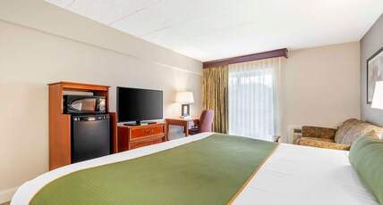 Best Western Capital Beltway Room Type - 1 King Bed, Non-Smoking, Sofabed, Microwave And Refrigerator, High Speed Internet Access Best Western Capital Beltway Room Type - 1 King Bed, Non-Smoking, Sofabed, Microwave And Refrigerator, High Speed Internet Access