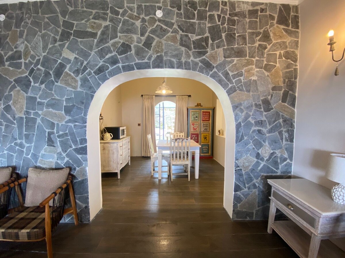 Cold Stone Villa a cozy escape above the clouds - Tap to explore photos