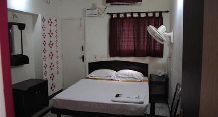 Just Guest House Room Type - Deluxe AC Room with Airport Drop