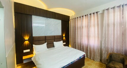 hotel king city Room Type - Deluxe Rooms AC