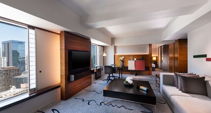 Hilton Tokyo Room Type - TWIN TOWER SUITE EXECUTIVE Hilton Tokyo Room Type - TWIN TOWER SUITE EXECUTIVE