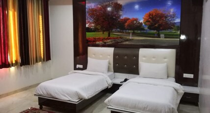 Hotel Dhanraj Palace Room Type - Deluxe Twin Bed Room