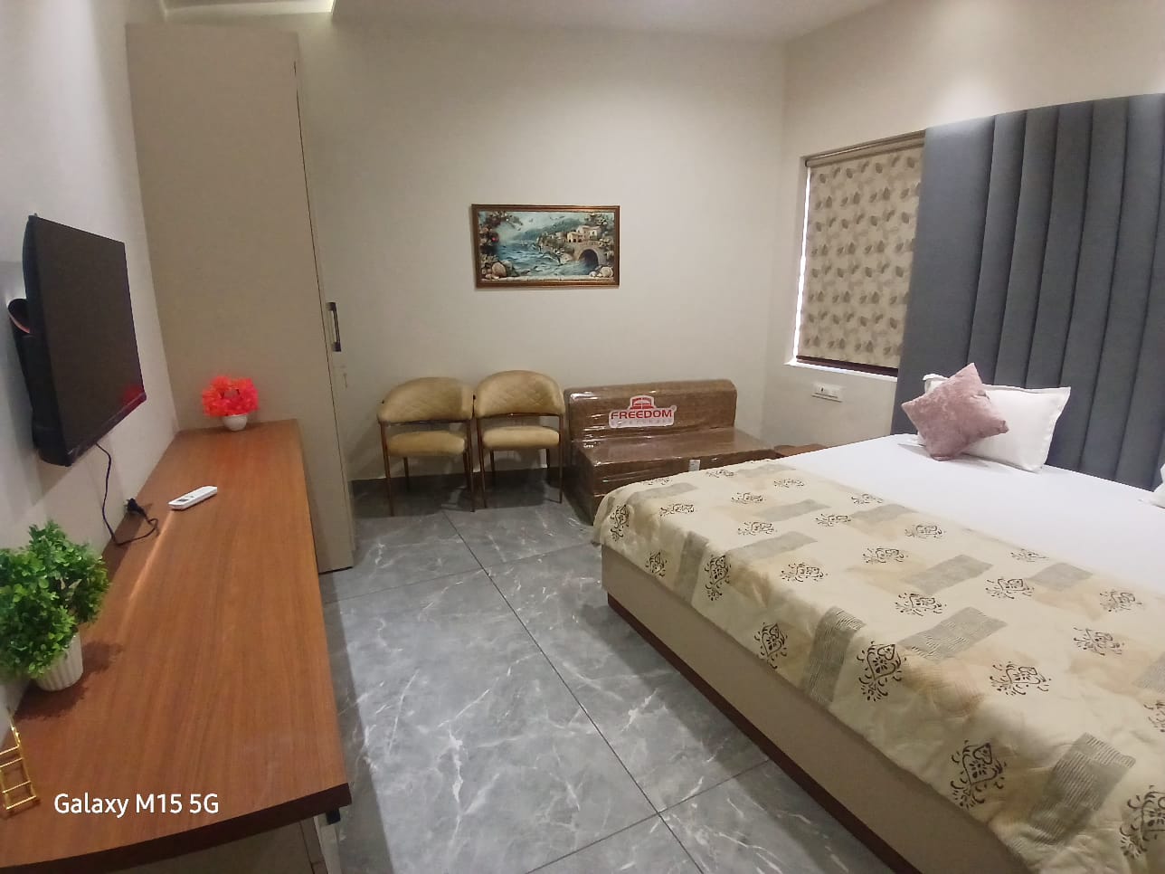 Hotel Royal Comfort - Tap to explore photos