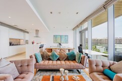 ELIVAAS Curated 2BR Suite In Bluewaters with Ain Dubai View