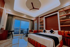 Hotel Clovis & Restaurant Near ITC Welcome Tavleen