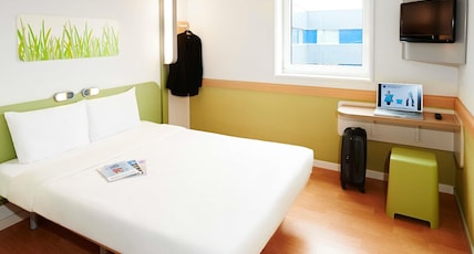 ibis budget Marseille Vitrolles Room Type - Double Room with a large bed for 2 people