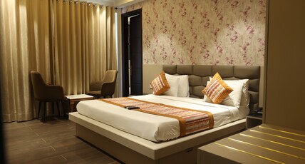 Gazebo Inn & Suites Medanta Medicity Room Type - Suite with Balcony and Living Area Gazebo Inn & Suites Medanta Medicity Room Type - Suite with Balcony and Living Area