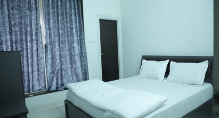 HOTEL VRAJ KAMAL Room Type - Deluxe room