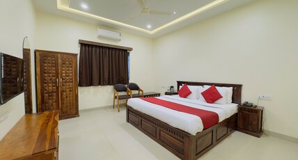 Hotel Jyotirlinga - One Way Transfer to Mahakal Temple Room Type - Executive Room