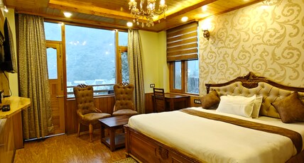 Shasha Room Type - Luxury Wooden Interior - With Balcony (Mountain View)