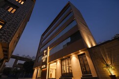 Golden Key- Adarsh Nagar Near Maxx & Fortis Hospital