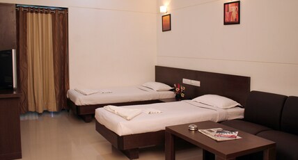 HOTEL GALAXY Room Type - Deluxe Twin Room