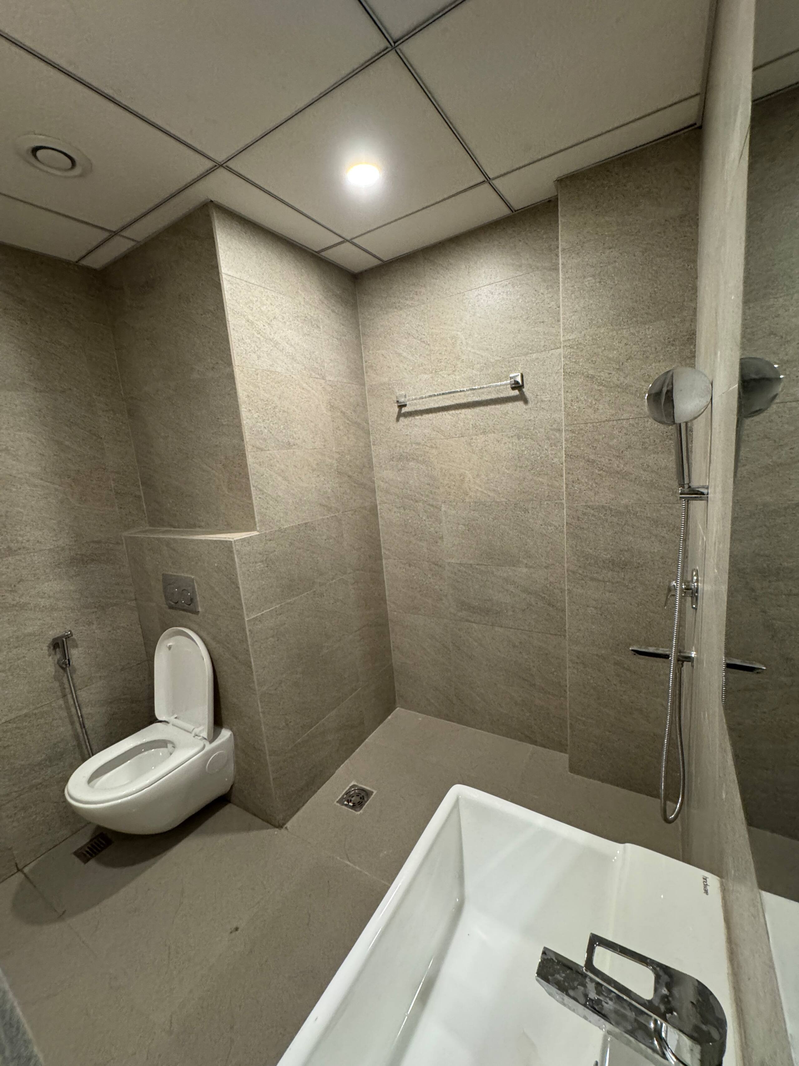 10 minutes away from ExpoMart The Hideaway Stays - Tap to explore photos