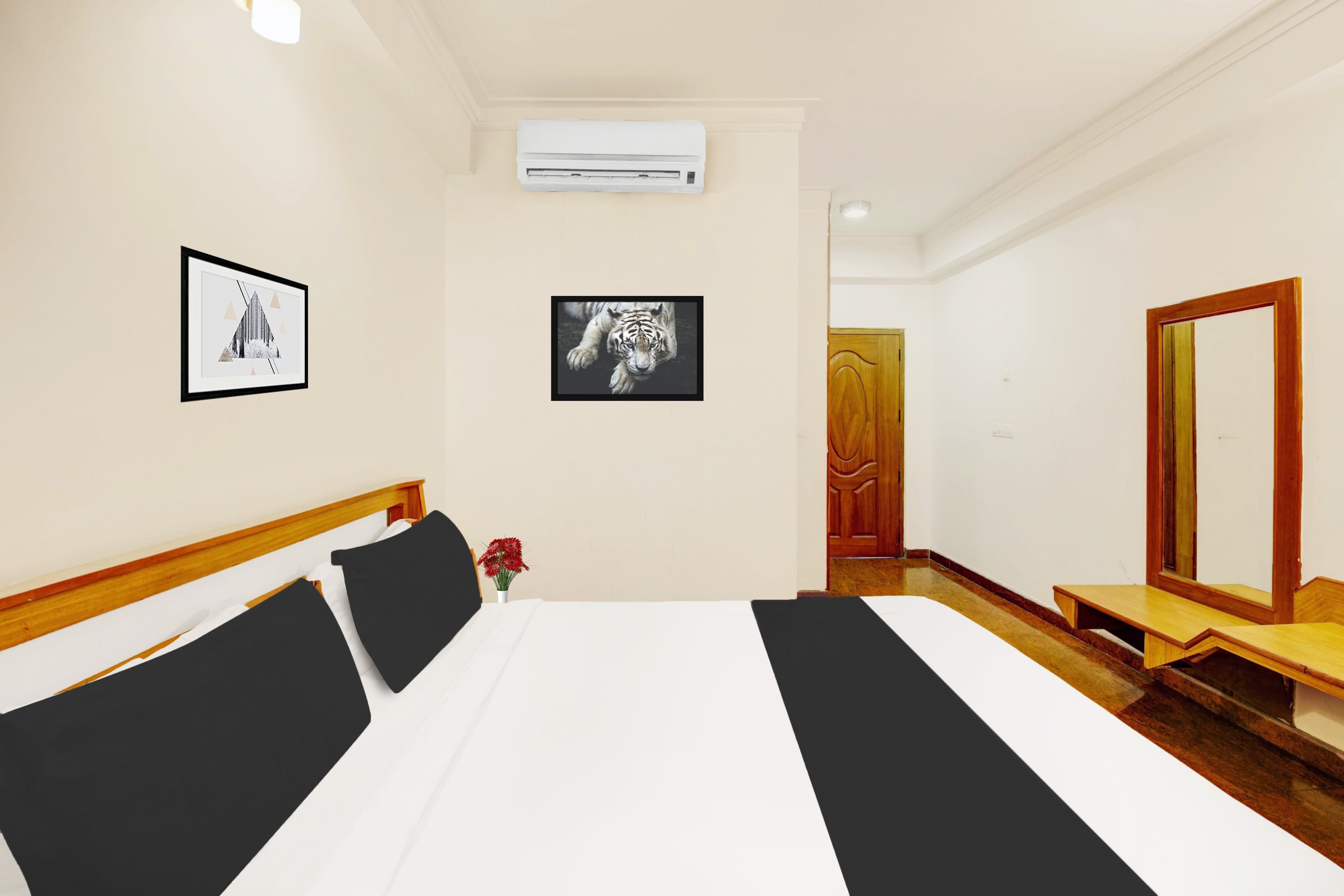 Super Townhouse Mysore City Centre Formerly Hotel Mahendra - Tap to explore photos