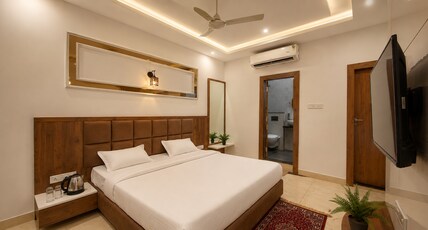 Hotel Nainas Palace Room Type - Super Deluxe Room With balcony