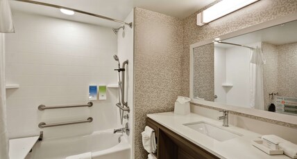 Home2 Suites by Hilton Warner Robins Room Type - 2QN ACC TUB STUDIO NONSMK