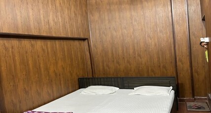 SM Guest House Room Type - Deluxe Double AC Room