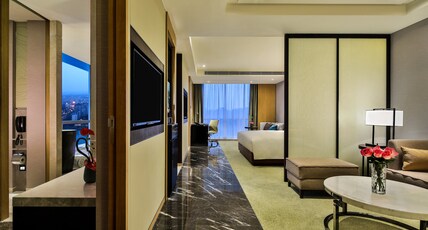 Crowne Plaza Chengdu Wenjiang Room Type - 1 King Junior Suite