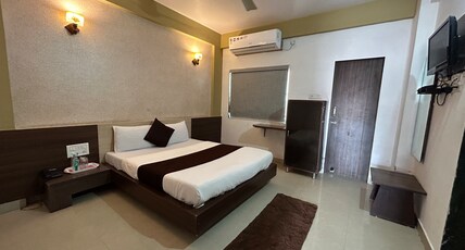 Hotel Somnath Atithigruh Room Type - Double Bed AC Room Hotel Somnath Atithigruh Room Type - Double Bed AC Room