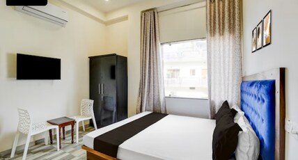 TRIDEV INN Room Type - Executive Triple Bed Room with City View