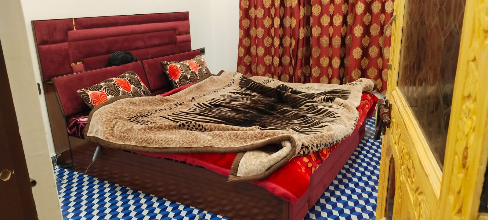 Hotel Yawar Palace - Tap to explore photos