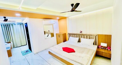 Hotel Staymore Room Type - Superior triple AC room