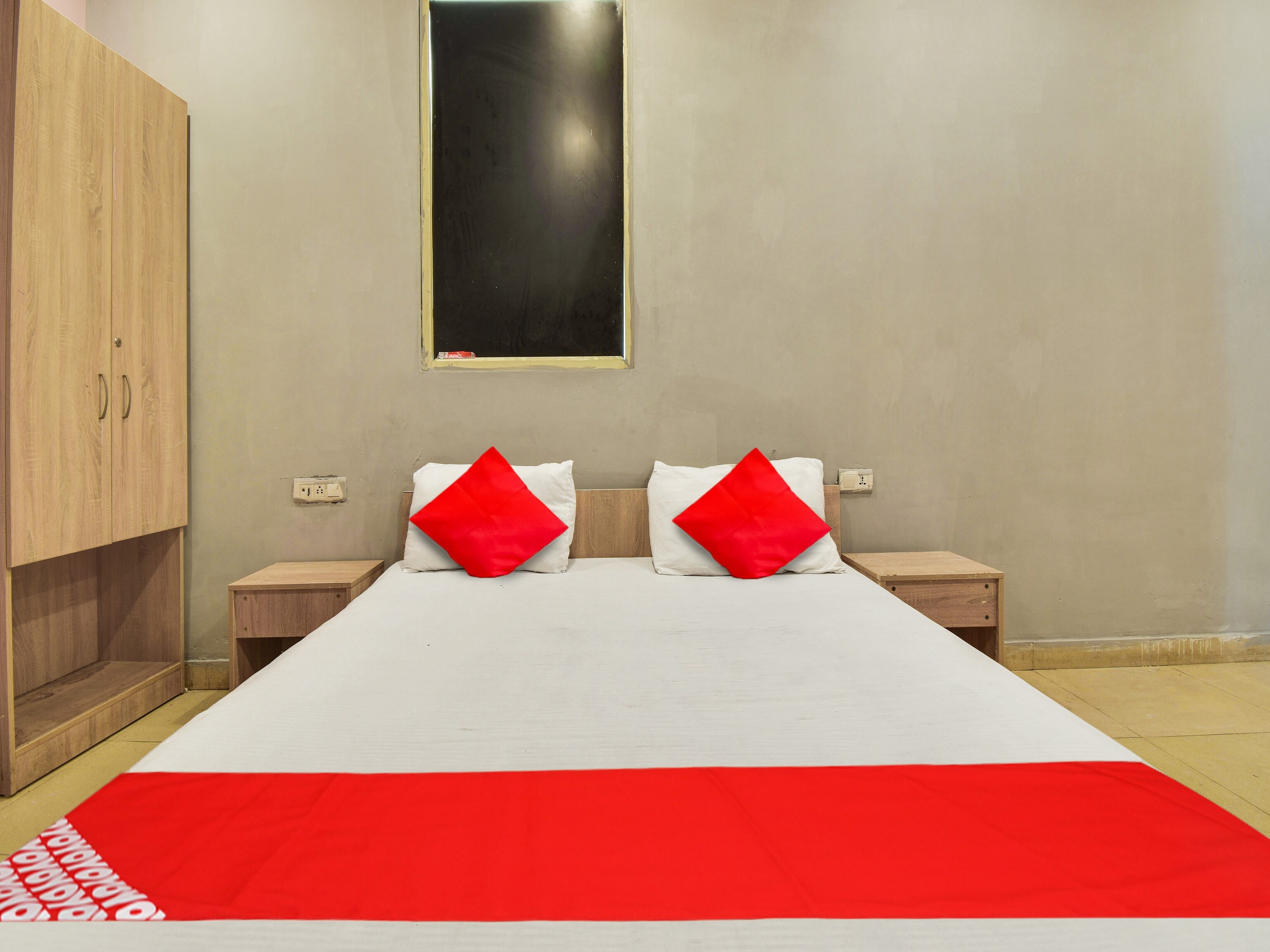 Hotel O D Plaza Near by Pitampura Metro Station - Tap to explore photos