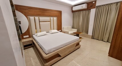 7 SEAS Room Type - Deluxe AC Room  WITH BALCONY