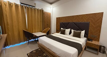 Hotel Mahadev Tapovan Room Type - Deluxe room with Balcony