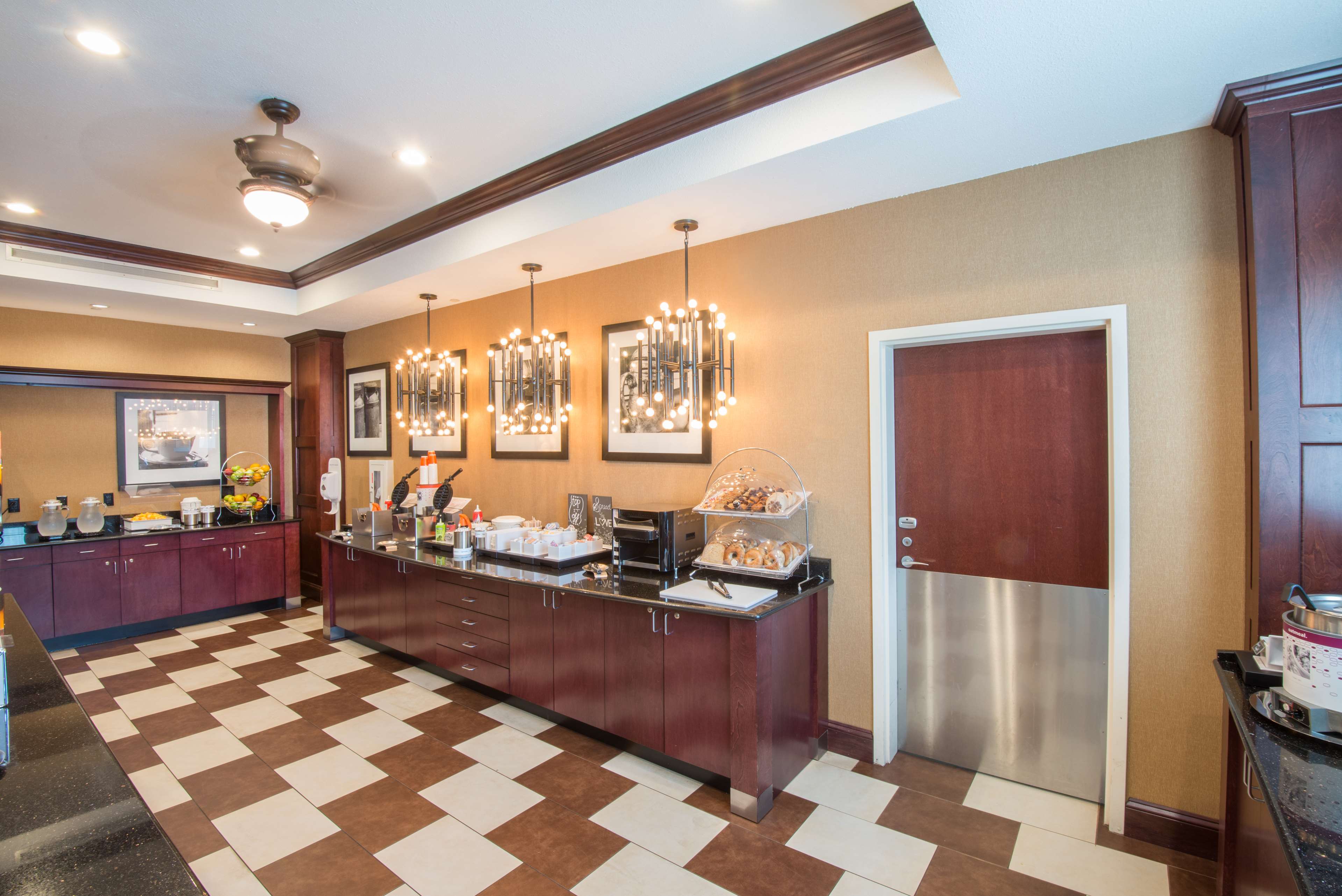 Hampton Inn by Hilton Kingston - Tap to explore photos