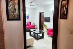 Spacious 1BHK Prime Location w/ 2 restrooms (5)
